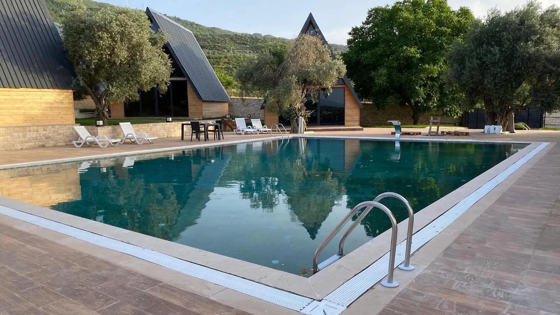 Semesterbostad Ciragan Deluxe Botanik Park Bungalov Evleri Tire